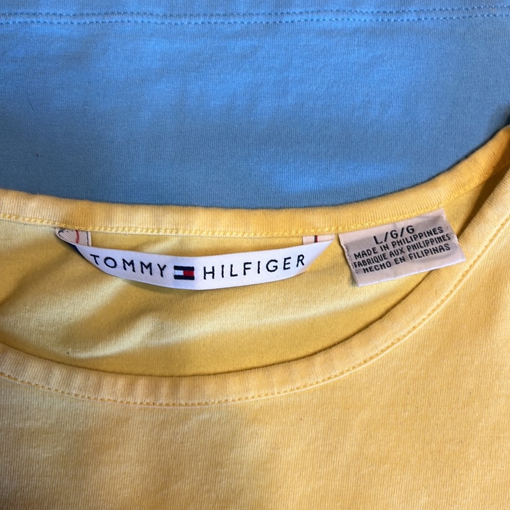 ✨ 3/$15 ✨Tommy Hilfiger Sleeveless Knit Shirt - Picture 3 of 4